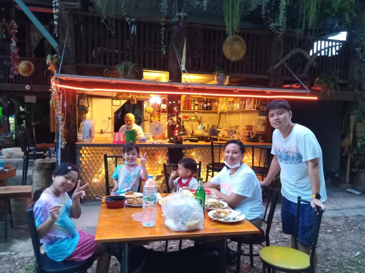 เฮือนน้ำน่าน House By The River Nan Uttaradit Zewnętrze zdjęcie