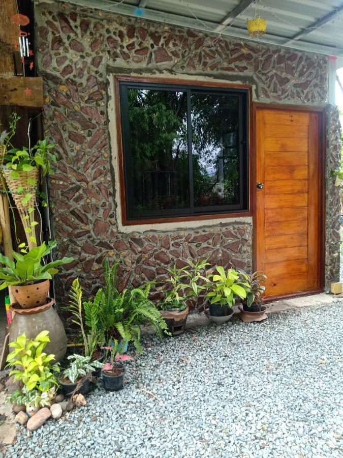 เฮือนน้ำน่าน House By The River Nan Uttaradit Zewnętrze zdjęcie