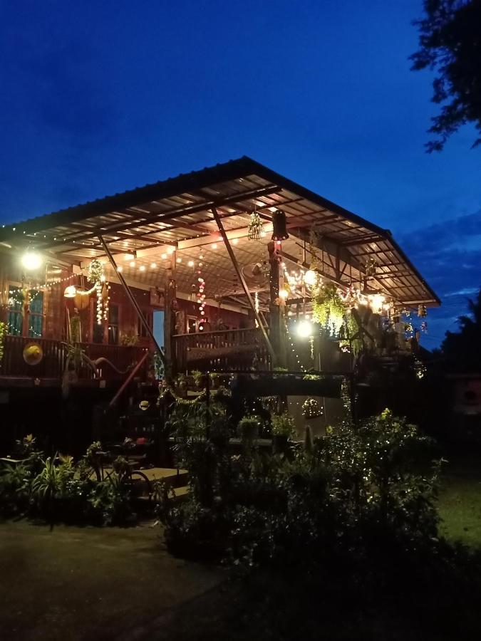 เฮือนน้ำน่าน House By The River Nan Uttaradit Zewnętrze zdjęcie