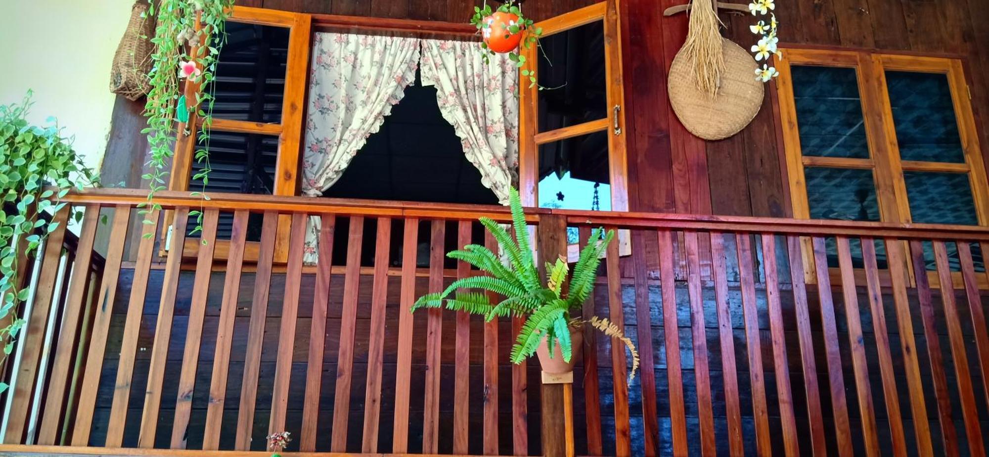 เฮือนน้ำน่าน House By The River Nan Uttaradit Zewnętrze zdjęcie